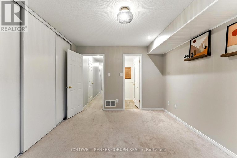 28563592/72-130-berrigan-drive/longfields/ottawa/ontario/K2J0J3_29