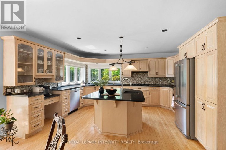 29074502/22-marchbrook-circle/rural-kanata-central/ottawa/ontario/K2W1A1_10