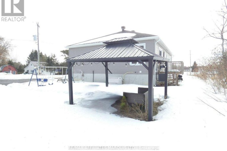 29444543/69-st-polycarp-street/moose-creek/north-stormont/ontario/K0C1W0_5