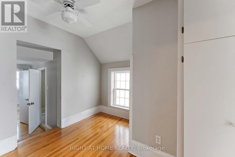 28483202/183-augusta-street/sandy-hill/ottawa/ontario/K1N8B9_19