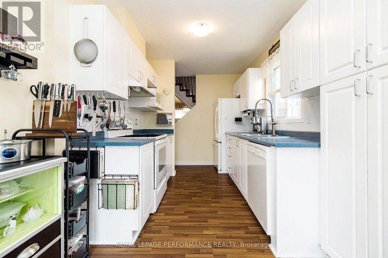 29622959/1893-hennessy-crescent/fallingbrookgardenway-south/ottawa/ontario/K4A3X8_11