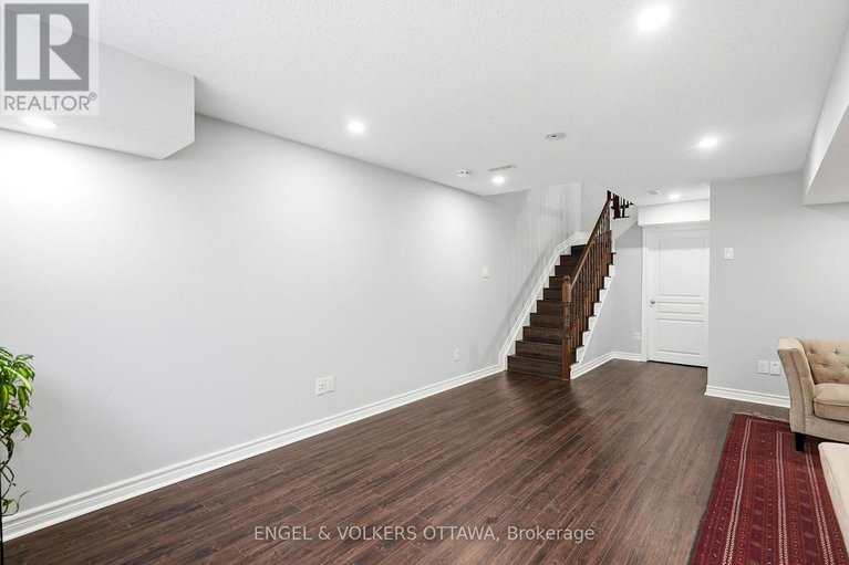 29565291/476-barrick-hill-road/emerald-meadowstrailwest/ottawa/ontario/K2M0H8_17