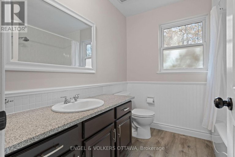 29015610/4720-whispering-willow-drive/sarsfieldbearbrook/ottawa/ontario/K4B1J1_31