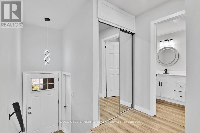 29151474/54-greenboro-crescent/hunt-club-parkgreenboro/ottawa/ontario/K1T1W5_12