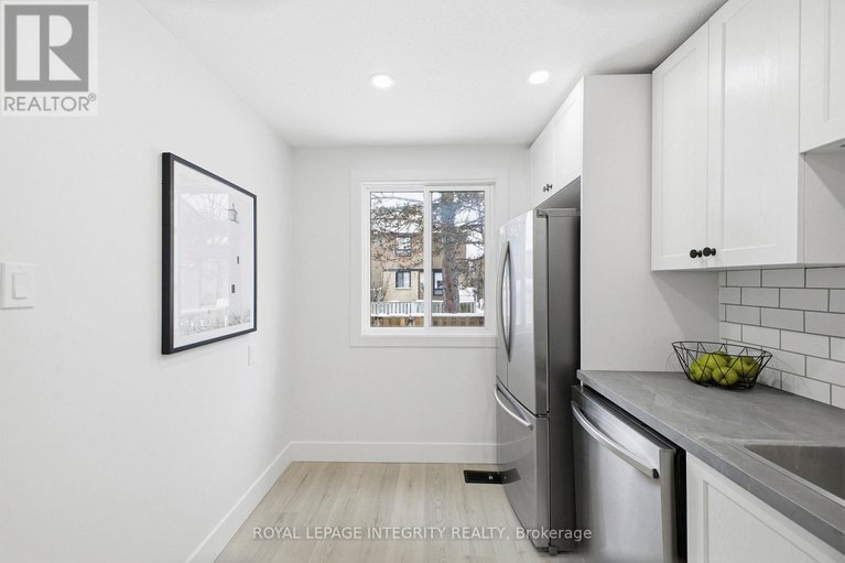 29285913/6-7868-jeanne-darc-boulevard-n/convent-glen-north/ottawa/ontario/K1C2E9_17