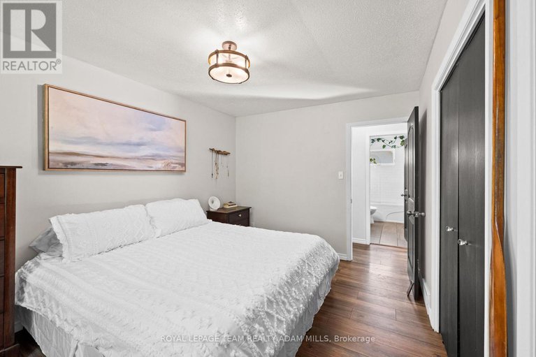 28834726/1095-boucher-crescent/manotick-south-to-roger-stevens/ottawa/ontario/K4M1B3_20