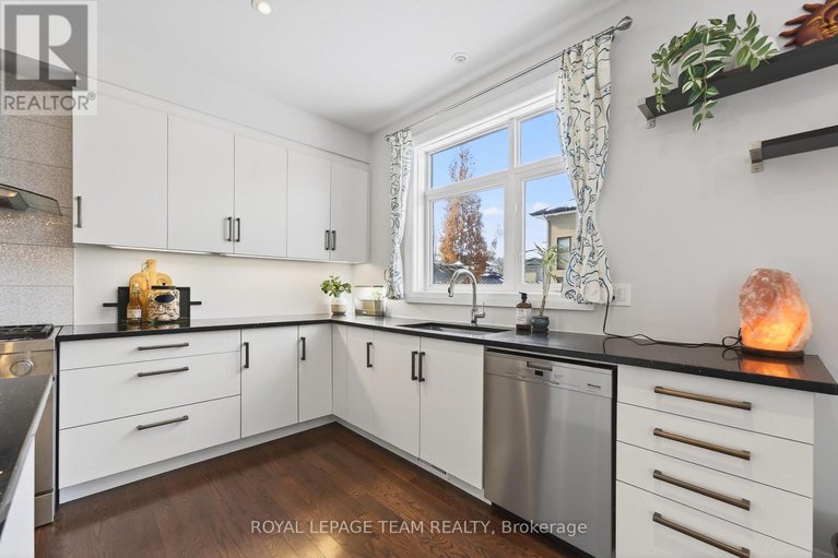 29397818/138-stonemeadow-drive/bridlewood/ottawa/ontario/K2M0G9_16