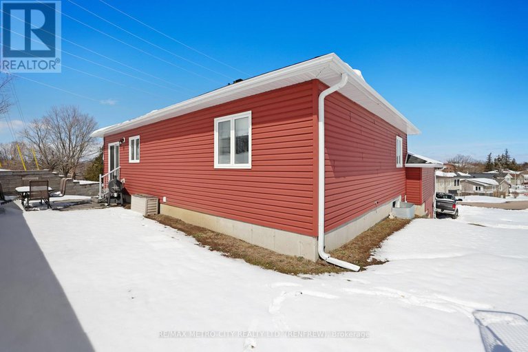 28154168/148-haramis-drive/renfrew/renfrew/ontario/K7V4M8_35