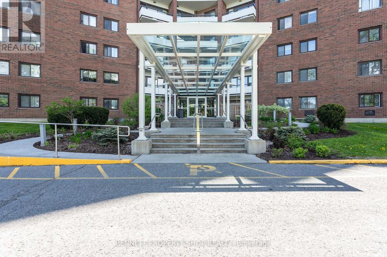 28386372/312-20-chesterton-drive/borden-farmstewart-farmcarleton-heightsparkwood-hills/ottawa/ontario/K2E6Z7_2
