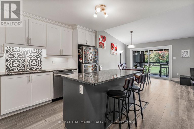 28931407/285-306-masters-lane/town-of-rockland/clarence-rockland/ontario/K4K0L3_8