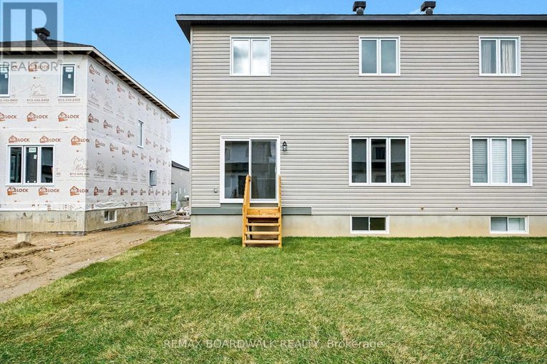 29490955/408-falcon-lane/village-of-russell/russell/ontario/K4R1E5_21