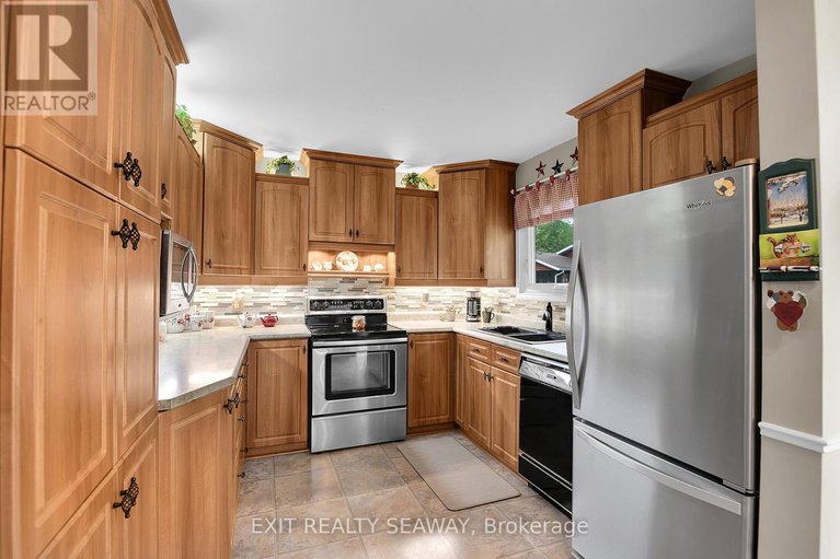 28431917/38-spruce-street/ingleside/south-stormont/ontario/K0C1M0_6