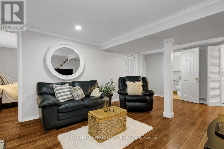 29432301/532-alesther-street/overbrookcastle-heights/ottawa/ontario/K1K1J3_30