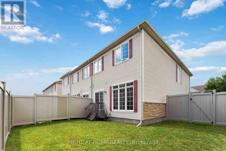 28585607/905-caldermill-private/stonebridge/ottawa/ontario/K2J0Z8_29