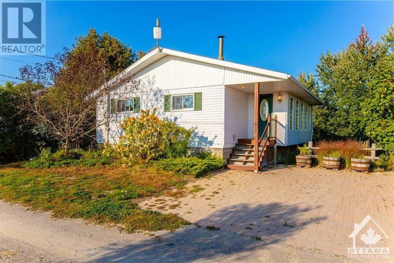 27522542/64-rossel-trail/muskrat-lake/cobden/ontario/K0J1K0_1