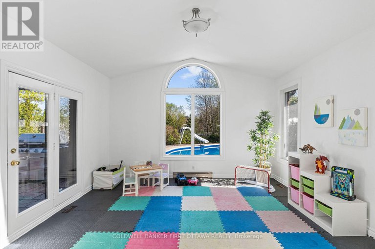 28399628/1379-potter-drive/manotick-village-manotick-estates/ottawa/ontario/K4M1C3_21
