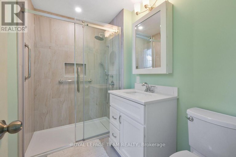 28850677/123-ivy-crescent/new-edinburgh/ottawa/ontario/K1M1Y1_31