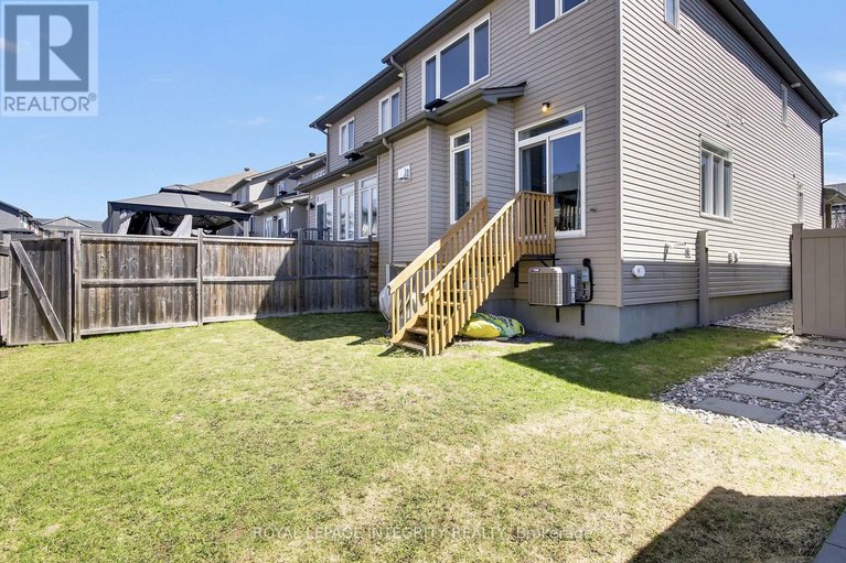29637937/310-broadridge-crescent/mer-bleuebradley-estatesanderson-park/ottawa/ontario/K1W0H1_38