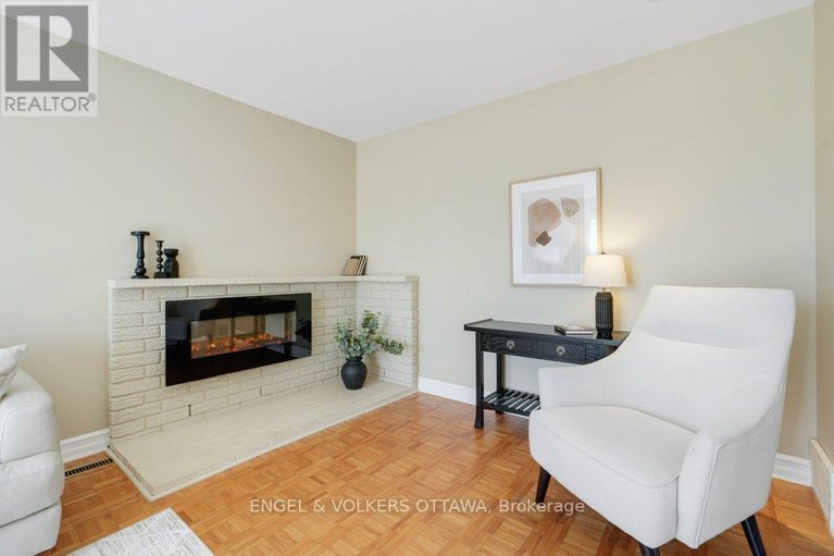 29665658/3354-chilliwack-way/sawmill-creektimbermill/ottawa/ontario/K1T1P5_9