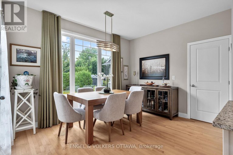 28806486/27-esquimault-avenue/bruce-farmgraham-parkqualicumbellands/ottawa/ontario/K2H6Z4_18