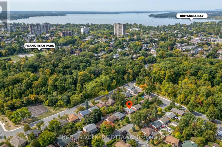 28886613/942-arkell-street/queensway-terrace-north/ottawa/ontario/K2B5R3_13