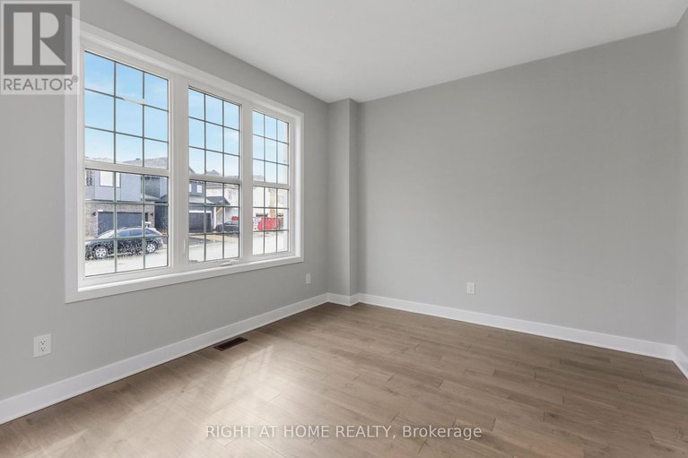 28455022/584-paakanaak-avenue/blossom-parkkemp-parkfindlay-creek/ottawa/ontario/K1X0J6_6