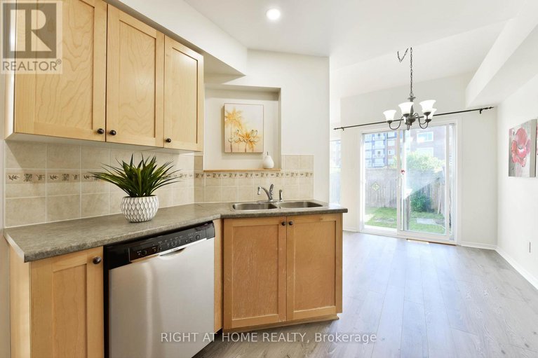 28391369/205-gray-crescent/beaverbrook/ottawa/ontario/K2K3L8_15