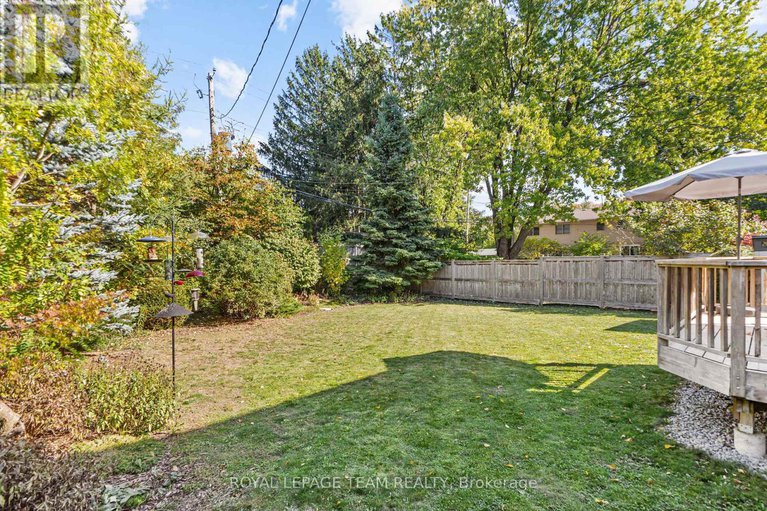28964943/937-kingsmere-avenue/mckellar-heightsglabar-park/ottawa/ontario/K2A3K2_26
