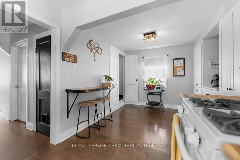 28157446/253-mclean-street/renfrew/renfrew/ontario/K7V1A9_14