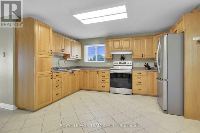 28998333/5745-fourth-line-road/rideau-twp-w-of-hwy-16-north-of-reg-rd-6/ottawa/ontario/K0A2T0_13