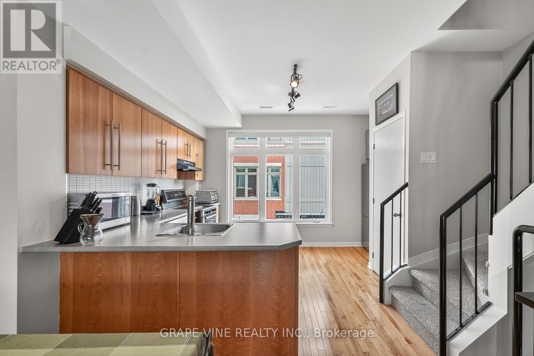 29428184/4-795-montreal-road/cfb-rockcliffe-and-area/ottawa/ontario/K1K0S9_15