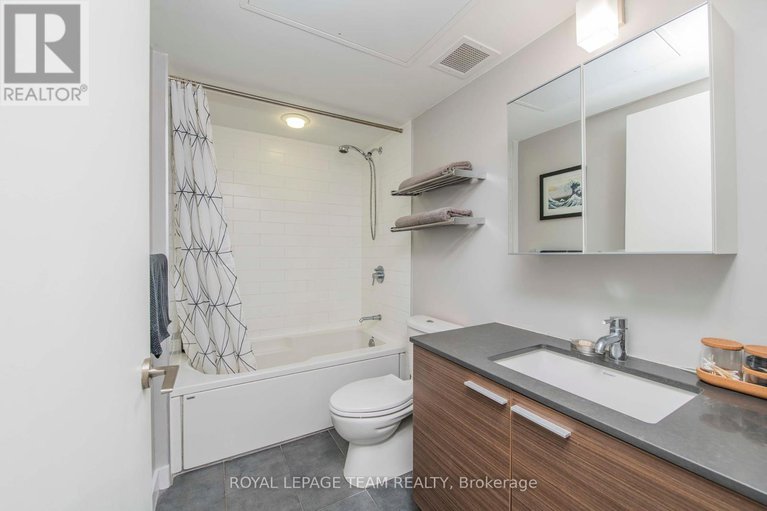 28614419/813-354-gladstone-avenue/ottawa-centre/ottawa/ontario/K2P0R4_17