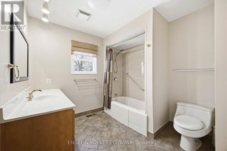 29371717/49-inverness-avenue/borden-farmstewart-farmcarleton-heightsparkwood-hills/ottawa/ontario/K2E6N6_22