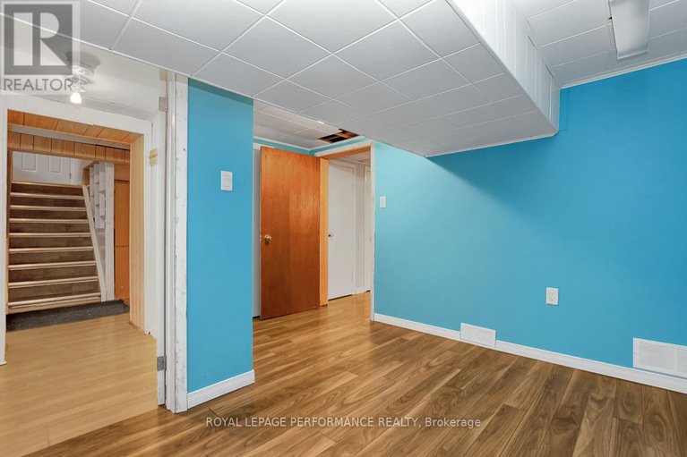 28439854/583-donald-street/overbrookcastle-heights/ottawa/ontario/K1K1L5_35
