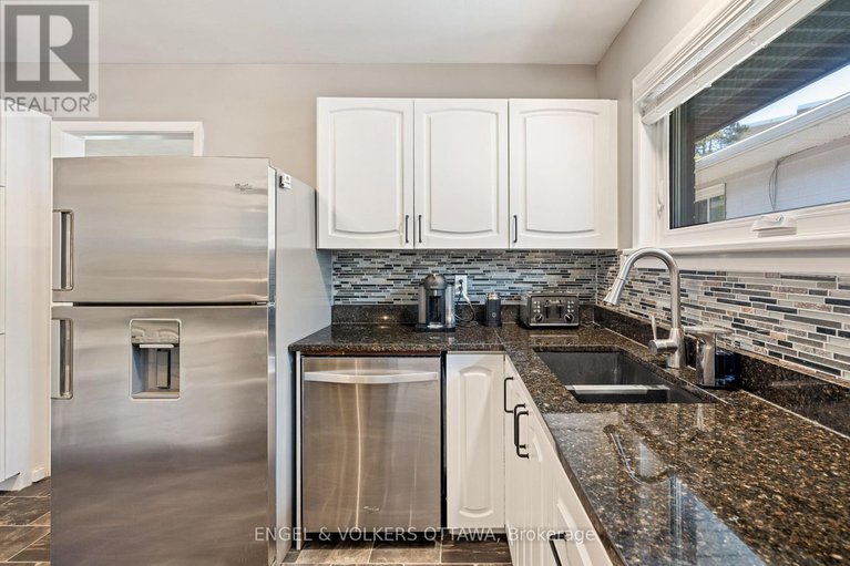 28638374/2097-neepawa-avenue/carlingwood/ottawa/ontario/K2A3L8_14