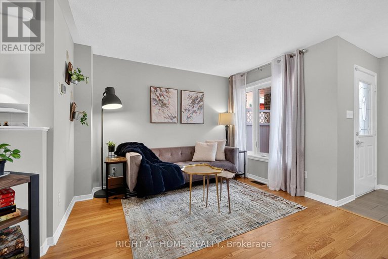 29164744/812-nesting-way/fallingbrookgardenway-south/ottawa/ontario/K4A3X2_4