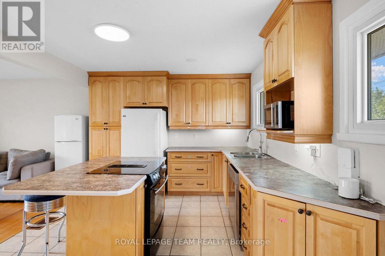 29660609/50-hilliard-avenue/city-viewskylinefisher-heightsparkwood-hills/ottawa/ontario/K2E6C1_7