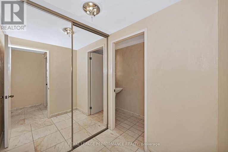 28410247/1204-40-boteler-street/lower-townbyward-market/ottawa/ontario/K1N9C8_23