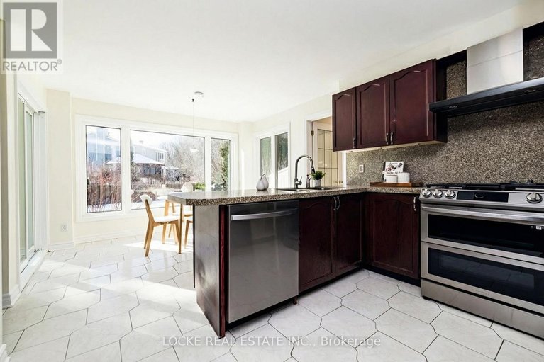 29535443/1404-forest-valley-drive/chapel-hill/ottawa/ontario/K1C5M8_14