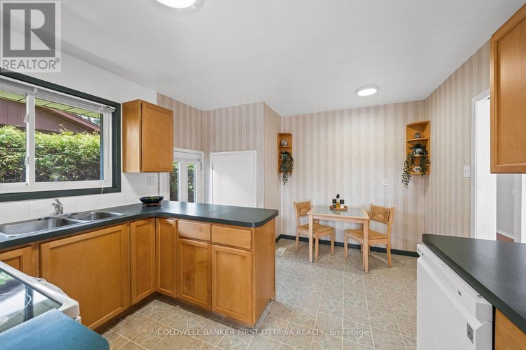 29663653/54-evergreen-drive/lynwood-village/ottawa/ontario/K2H6C9_17