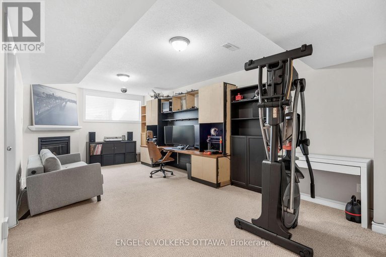 28731847/541-langelier-avenue/mer-bleuebradley-estatesanderson-park/ottawa/ontario/K1W0E7_31