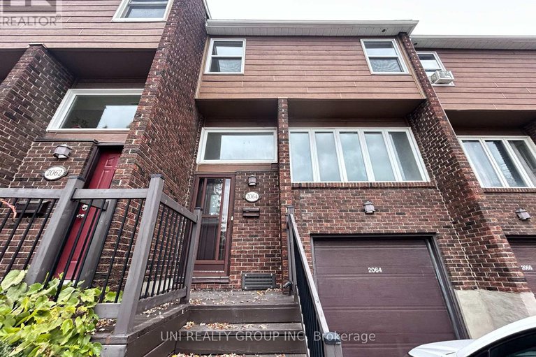 29032886/2064-eric-crescent/pineview/ottawa/ontario/K1B4P4_2