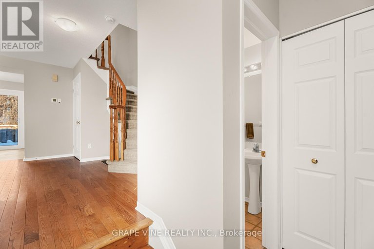 28039970/430-lawler-crescent/chatelaine-village/ottawa/ontario/K4A3Y3_6