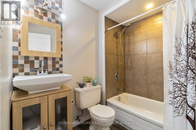 29069268/835-powers-street/town-of-rockland/clarence-rockland/ontario/K4K1K4_20