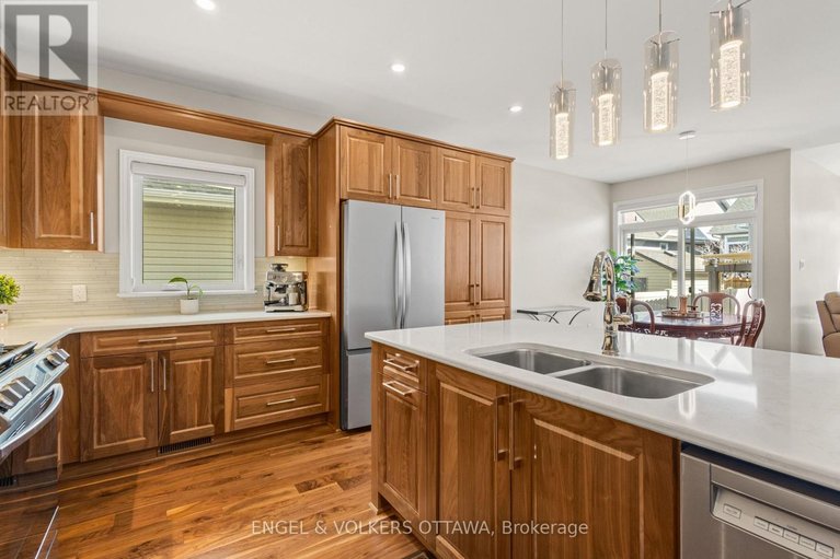 29636459/865-tewin-circle/camelot/ottawa/ontario/K4A1K1_10