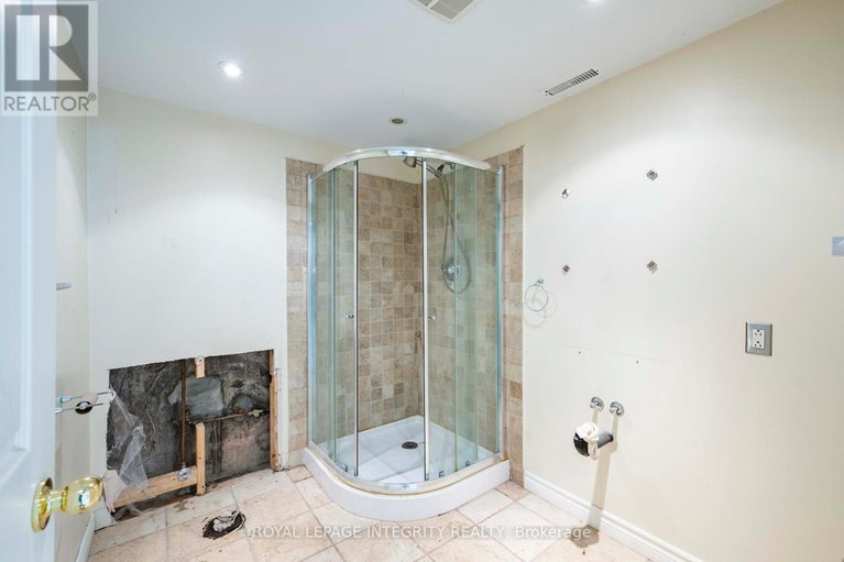 29319592/2061-prince-of-wales-drive/rideau-heightsrideau-river/ottawa/ontario/K2E7A4_20