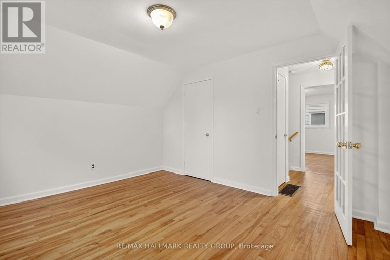 29033403/2042-tilson-street/elmvale-acres/ottawa/ontario/K1G2M7_18