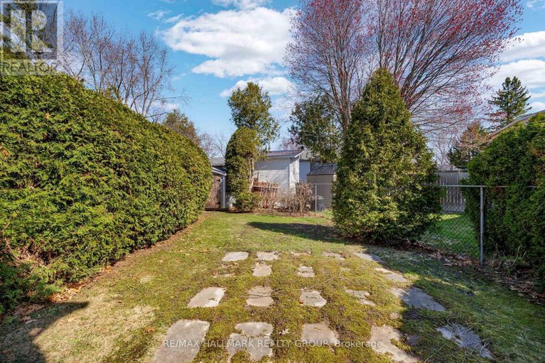 29664979/226-old-colony-road/glencairnhazeldean/ottawa/ontario/K2L1M7_40