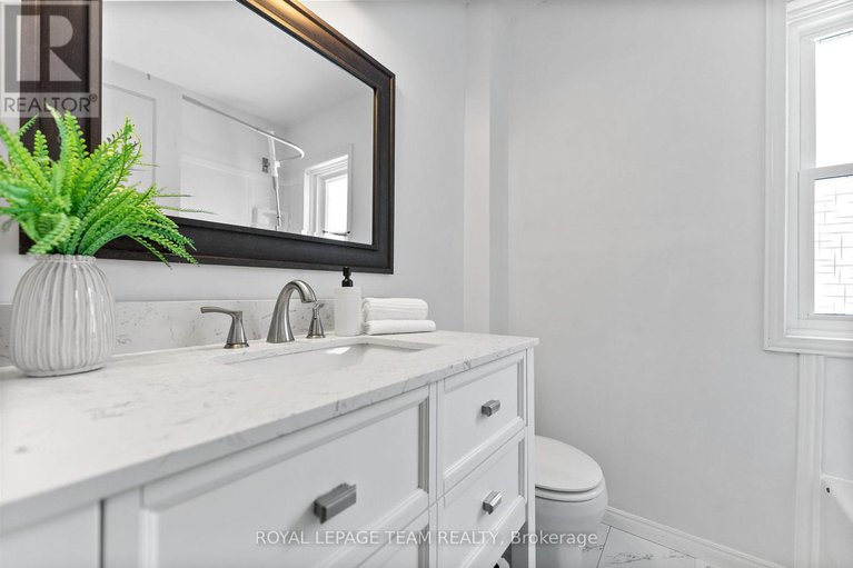 28157446/253-mclean-street/renfrew/renfrew/ontario/K7V1A9_16