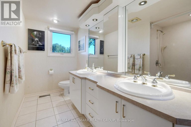 28869617/1-northview-road/city-viewskylinefisher-heightsparkwood-hills/ottawa/ontario/K2E6A6_5